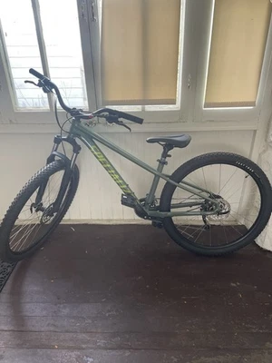 Bicicleta de Montaña Especializada, Nuevos Neumáticos Deportivos Fast Trak 27.5, Engranajes Ajustables Foto 1 de 4