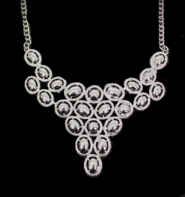 Серебряный металлический V форме заявление ожерелье сделано овальные секции с бисером отделки новый - Изображение 1 из 4