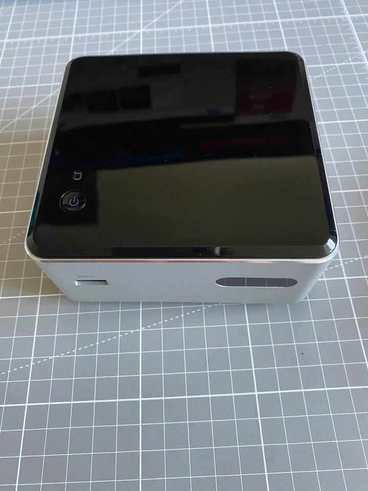 Intel NUC DN2820FYKH 2.4Ghz Home Theatre PC - Image 1 of 1