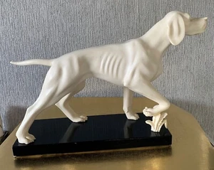 DOG LARGE POINTER SOLID MARBLE ON PAINTED BLACK BASE SIGNED PERFECT CONDITION - Picture 1 of 8