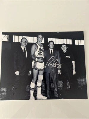 Foto firmada por Rick Barry de los Nets de Nueva York Lou Carneseca en blanco y negro 8x10 tipo II M. Grossbardt Foto 1 de 3