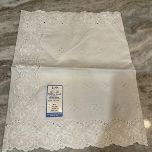 Vintage Dresser Scarf Schiffi Embroidery Cotton White Austria 30” x 15” Cotton - Picture 1 of 3