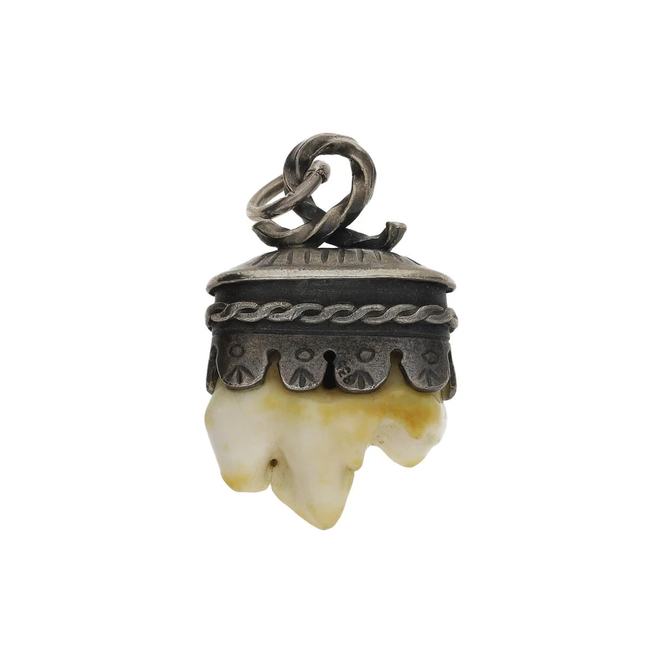 Charivari Anhänger für die Tracht aus 835er Silber, Zahn, Second Hand, getragen - Bild 1 von 2