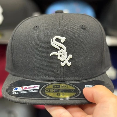 Gorra ajustada New Era Chicago White Sox negra/blanca juvenil 59FIFTY Foto 1 de 4