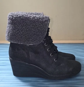 UGG Australia Zea Black Leather Waterproof Boots Wedge Shearling Lace Up Size 6 - Picture 1 of 10