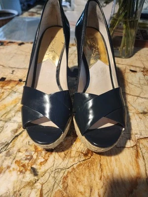 MICHAEL KORS Talla 7 M Charol Correas Yute Plataforma Cuña Zapatos Tacón CAJA 2 Foto 1 de 4