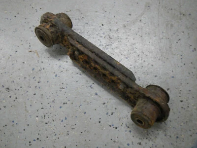 63 64 65 Buick Riviera brazo de control trasero soporte superior suspensión 1963 1964 1965 Foto 1 de 4