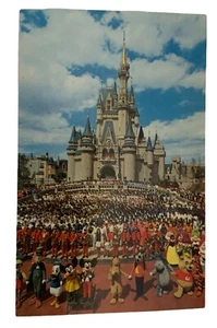Walt Disney World Benvenuti al WDW Castello di Cenerentola Topolino Cast Membri Cartolina - Foto 1 di 2