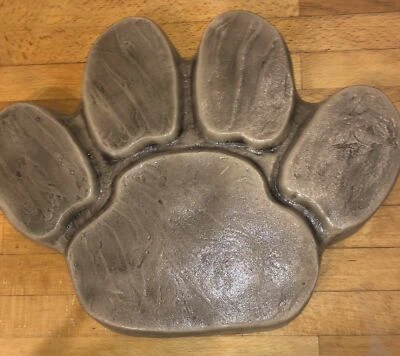 Latex mould for making This large Paw Stepping Stone - Image 1 of 2