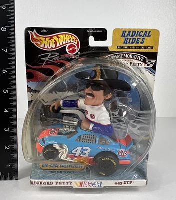 Coche de juguete NASCAR Hot Wheels Radical Rides Richard Petty edición conmemorativa #43 Foto 1 de 4