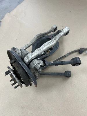 Lexus IS250 IS350 2014-2020 suspensión trasera lado izquierdo buje eje nudillo OEM Foto 1 de 4