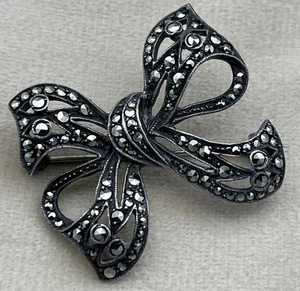 Broche con lazo de marcasita de plata de los años 30 estilo Art Deco prendedor brillante vintage - Imagen 1 de 8