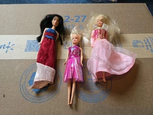 Menge 2 Disney Store Parks Mini Prinzessin 6" Puppen Aschenputtel & Dornröschen - Bild 1 von 2