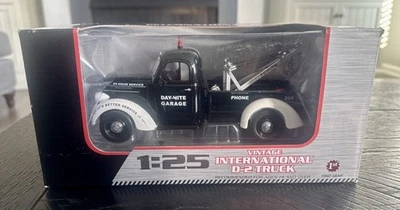 Camión de remolque vintage First Gear Die-Cast 1938 International D-2 escala 1:25 Foto 1 de 4