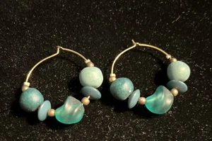 Vintage Gold Tone Blue Teal Beaded Hoop Pierced Earrings - Picture 1 of 1