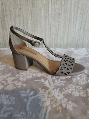 Sandalias de tacón abierto clasificadas para mujer Jakarta City correa ajustable talla 7,5 Foto 1 de 4