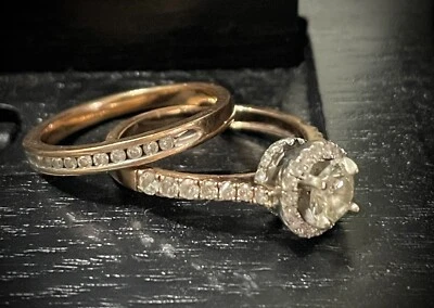 Juego de boda redondo con halo de oro rosa de 14k de 0,50 quilates Foto 1 de 4