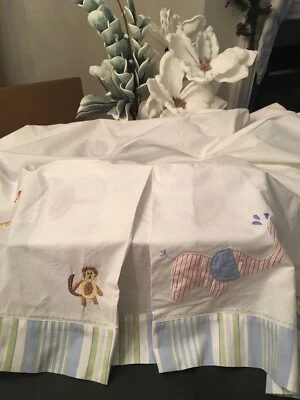 Pottery Barn Niños en el Zoo Animales Cuna Falda Polvo Volantes Foto 1 de 4