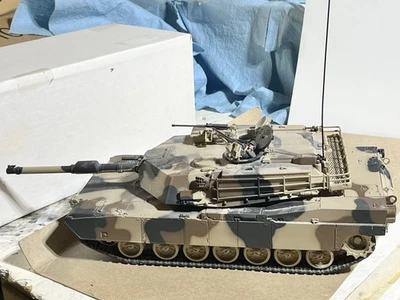 TANQUE 1/24 FRANKLIN M1A1 ABRAMS CAMUFLADO ROTATIVO 122 MM CANON & TRACKS DETALHE - Imagem 1 de 4