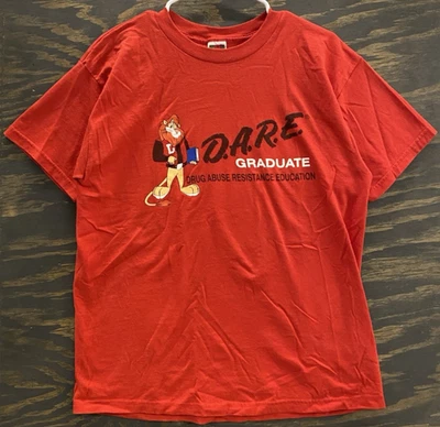 Винтаж 90-х D.A.R.E. Выпускник футболка красный фрукт ткацкого станка США ткани L ретро - Изображение 1 из 4