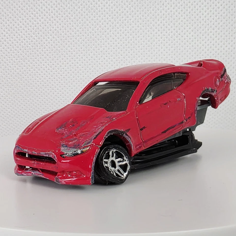 Mustang GT 2015 "personalizado" destrozado rojo Hotwheels coche fundido a presión 1:64 Foto 1 de 4