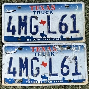 Coppia Targhe Texas Camion Space Shuttle # 4MG-L61 Moon Cowboy Stars Olio - Foto 1 di 4