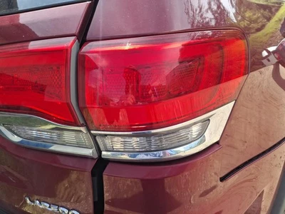 Conjunto de luz trasera derecha usado se adapta a: Jeep Grand Cherokee 2014 cuarto de montaje en panel Foto 1 de 4