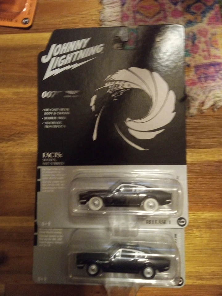 Johnny Lightning  007 Aston Martin V8 Vanquish White Lightning And Base Car Lot - Image 1 of 4