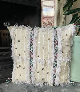 Timeless Elegance: Beige Striped Handira Wedding Cushion Cover with Sequins - Picture 1 of 13