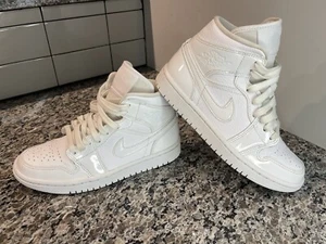 Size 6 - Jordan 1 Mid Triple White - BQ6472-100 - Picture 1 of 15