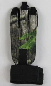 Youth Archery Camouflage 3 Finger Archery Glove-Size Small-EUC - Picture 1 of 6