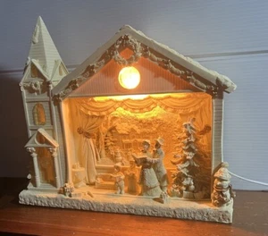 Escena de villancicos de iglesia con silueta iluminada de colección de Kirklands aprox. 10 lbx - Imagen 1 de 21