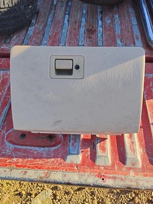 GUANTERA FORD ESCAPE/MAZDA TRIBUTE 2001-2007 P/N YL8X-7806015 GENUINA OEM USADA Foto 1 de 4