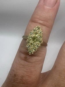 Hallmarked 9ct Gold (2.4g) Peridot Navett Ring. Size L.5 - Picture 1 of 4