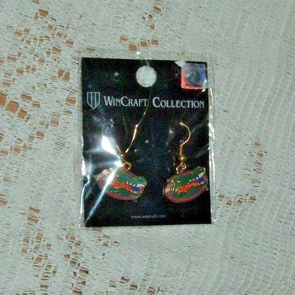 PENDIENTES CAIMANES UNIVERSIDAD DE FLORIDA 3/4" CABEZA PANTANO LOGO NARANJA Y AZUL NUEVOS  Foto 1 de 1