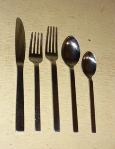 20 pc TOWLE Living Collection Stainless Flatware. SERVICE FOR 4 Straight handles - Picture 1 of 4