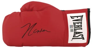 Guante de Boxeo Rojo Everlast Firmado por Julio César Chávez - (AUTENTICIDAD TRI-STAR) - Imagen 1 de 1
