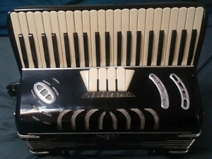 Lira Model 20 Vtg Accordion / No Case - Picture 1 of 12