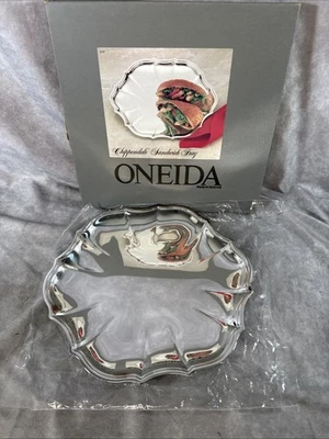 Bandeja sándwich Oneida Chippendale plateada en caja original Foto 1 de 4