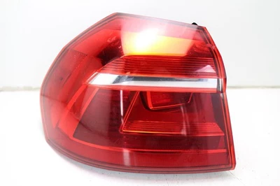 Luz trasera montada en QTR 2016-2019 VOLKSWAGEN PASSAT LADO IZQUIERDO OEM, 561945095N Foto 1 de 4