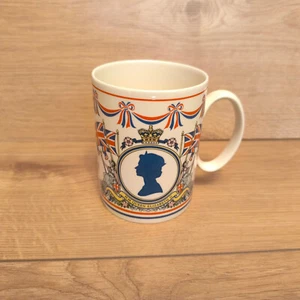 Taza/taza Wedgwood para conmemorar el Jubileo de Plata de la Reina Isabel II - Imagen 1 de 6