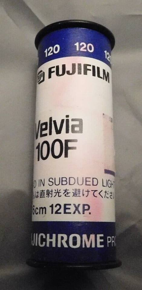 Película de exposición Fujifilm Velvia 120 12 (1-3) Foto 1 de 1