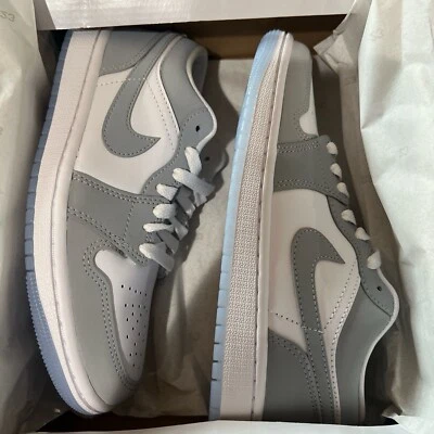 Talla 5.5 - Jordan 1 Bajo Blanco Gris Lobo W Foto 1 de 4