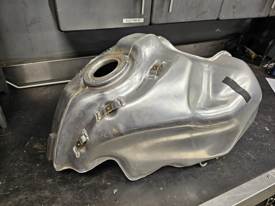 宝马 R1100S 燃气罐 P/N 4661-2328059 1997 - 2005 — 第 1/4 张图片