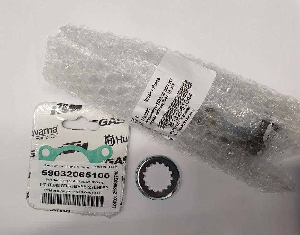 76132061044 / 59032065100 KTM Husqvarna slave cylinder kit - Image 1 of 1