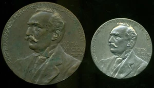 "BE AMERICA FOR HUMANITY" SAENZ PEÑA ARGENTINA PRESIDENT 1910 ITALY 2 MEDALS SET - Picture 1 of 2