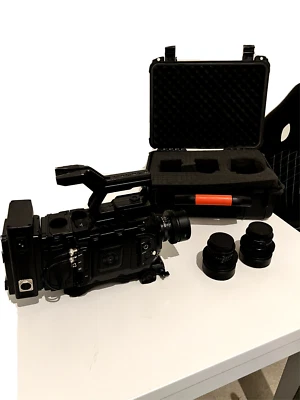 Blackmagic Design Ursa mini Pro 4.6k G1 (EF mount) NO DaVinci Resolve with lens - Image 1 of 4