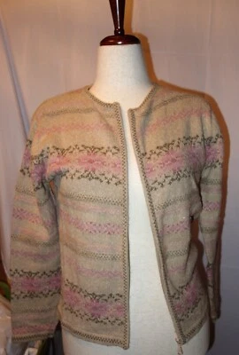 Vestido Granero Tostado Con Un Rosa y Marrón Rayas Patrón Cremallera Frontal Suéter Talla Mediana Foto 1 de 4