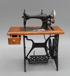 Vintage Bodo Hennig Sewing Machine Artisan Dollhouse Miniature 1:12 - Picture 1 of 11