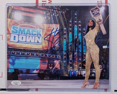 Foto firmada por Sasha Banks de 8x10 WWE lucha libre AEW TNA Mercedes Mone certificado de autenticidad JSA Foto 1 de 2